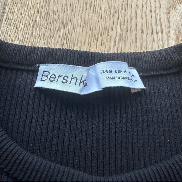 NWOT Bershka ribbed black crop top with key hole  - M - Picture 9 of 14